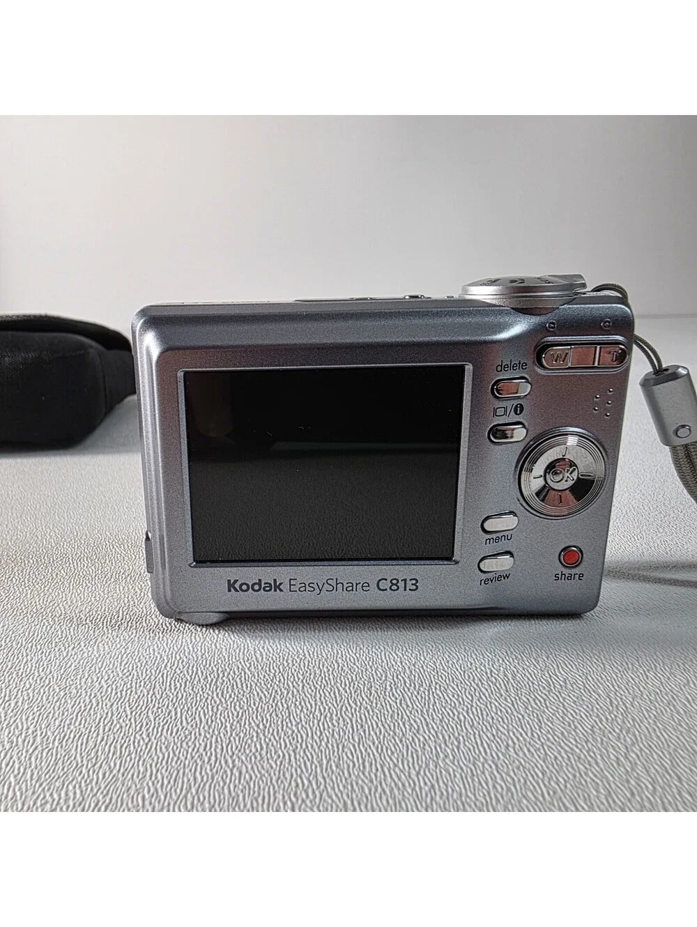 Kodak EasyShare C813 8.2MP Compact Digital Camera W/SD Card & Case